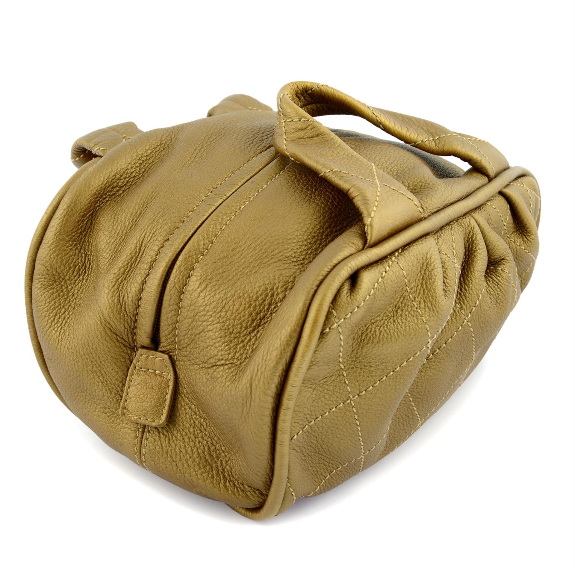 CHANEL - a gold-tone leather handbag. - Image 4 of 5
