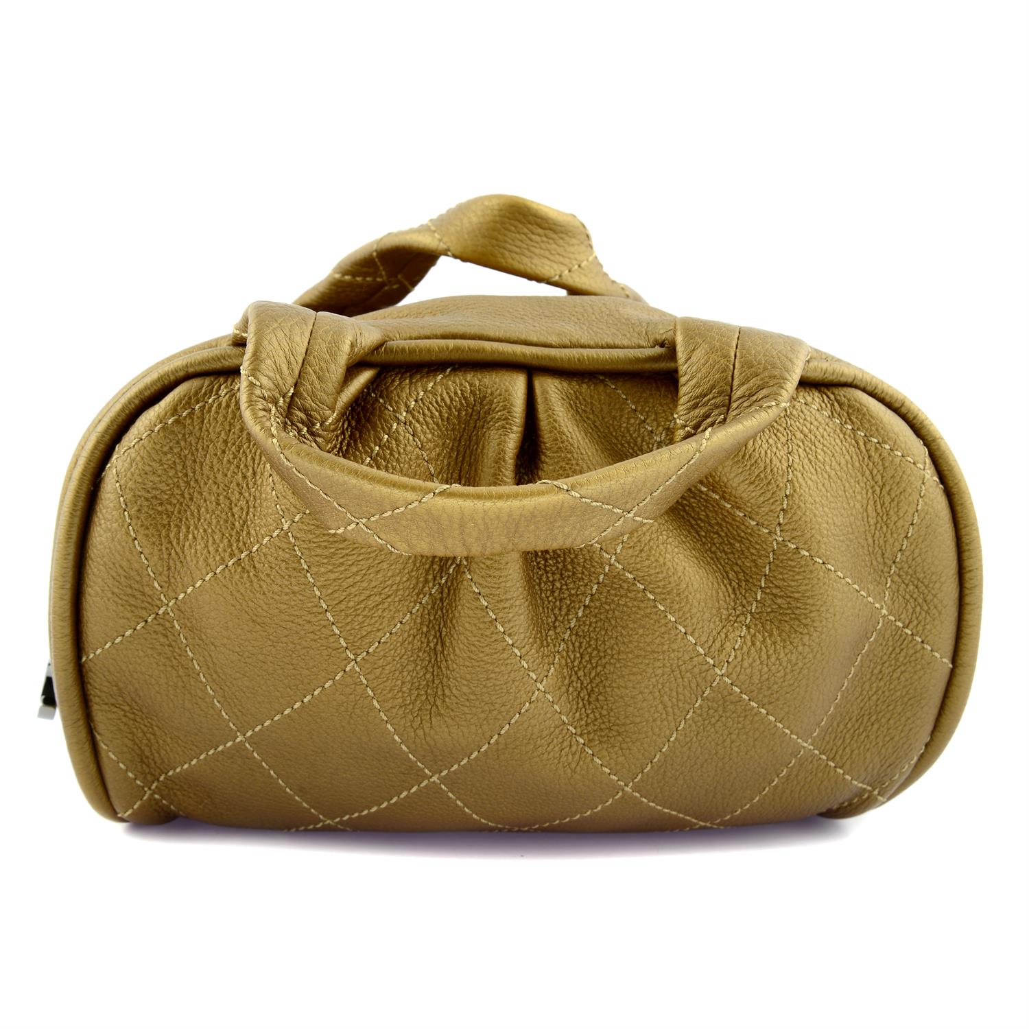 CHANEL - a gold-tone leather handbag. - Image 2 of 5