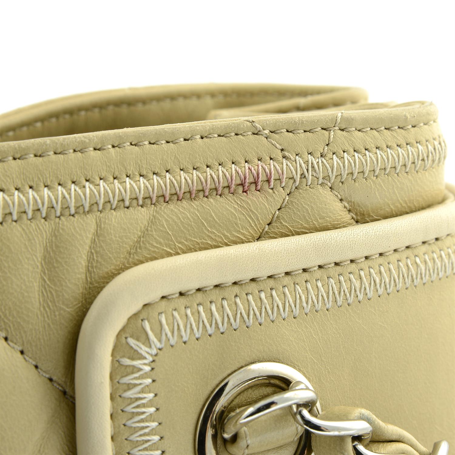 CHANEL - A beige cream shopper handbag - Image 5 of 5