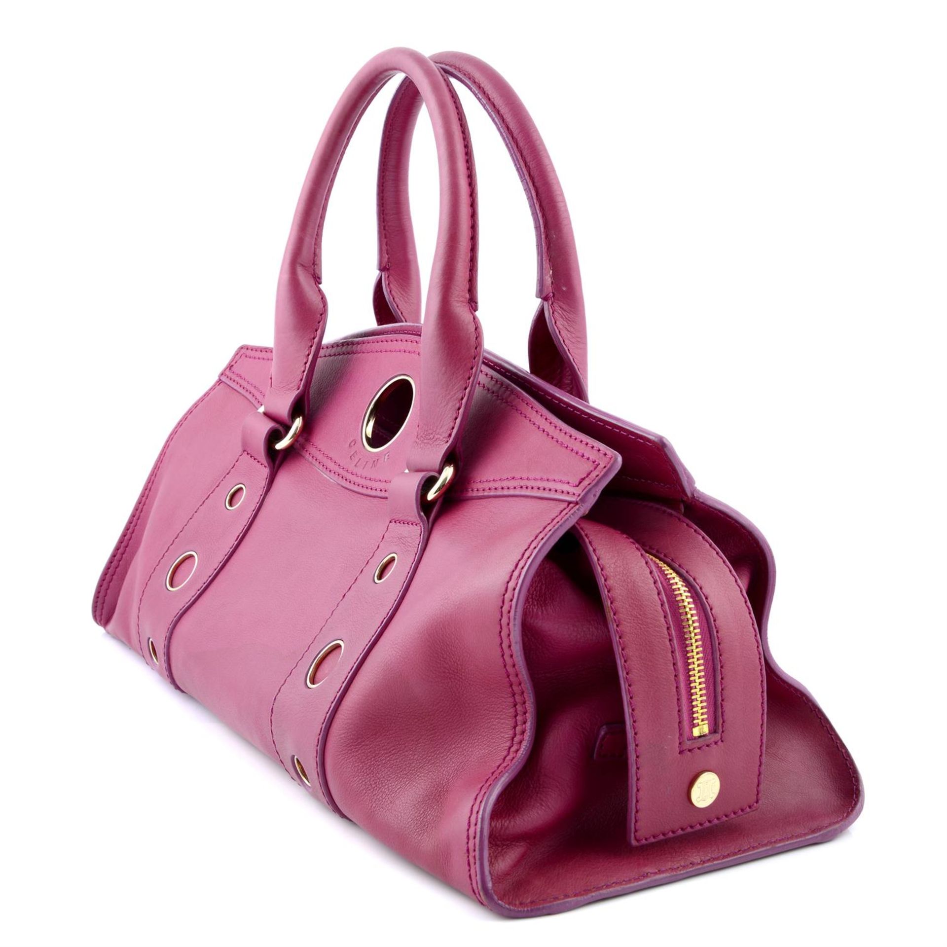 CÉLINE - a fuchsia leather handbag. - Image 3 of 5