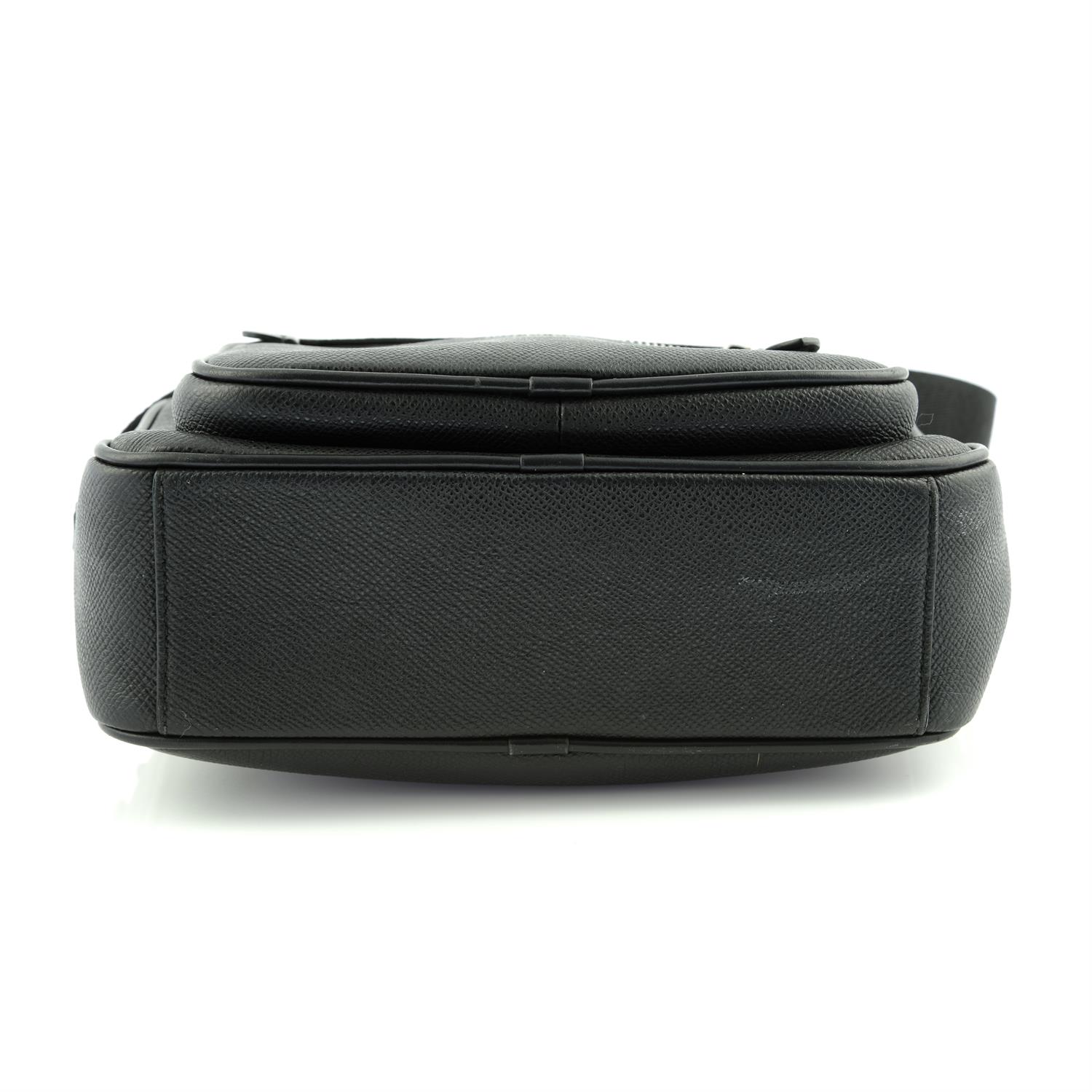 BURBERRY - a black leather camera handbag. - Image 6 of 6