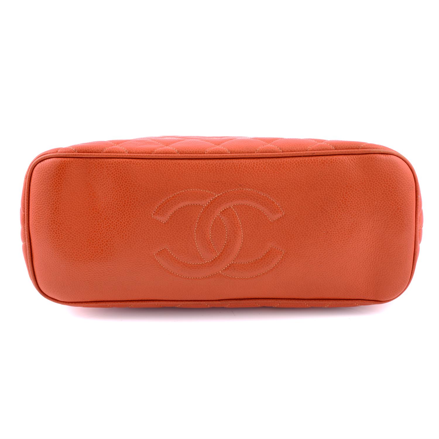 CHANEL - an orange caviar leather handbag. - Image 5 of 5