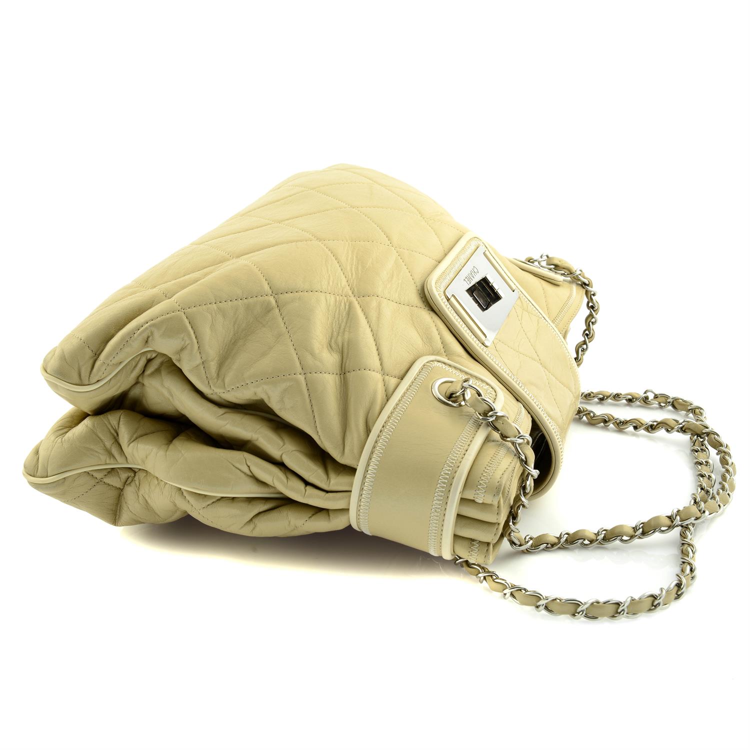 CHANEL - A beige cream shopper handbag - Image 3 of 5
