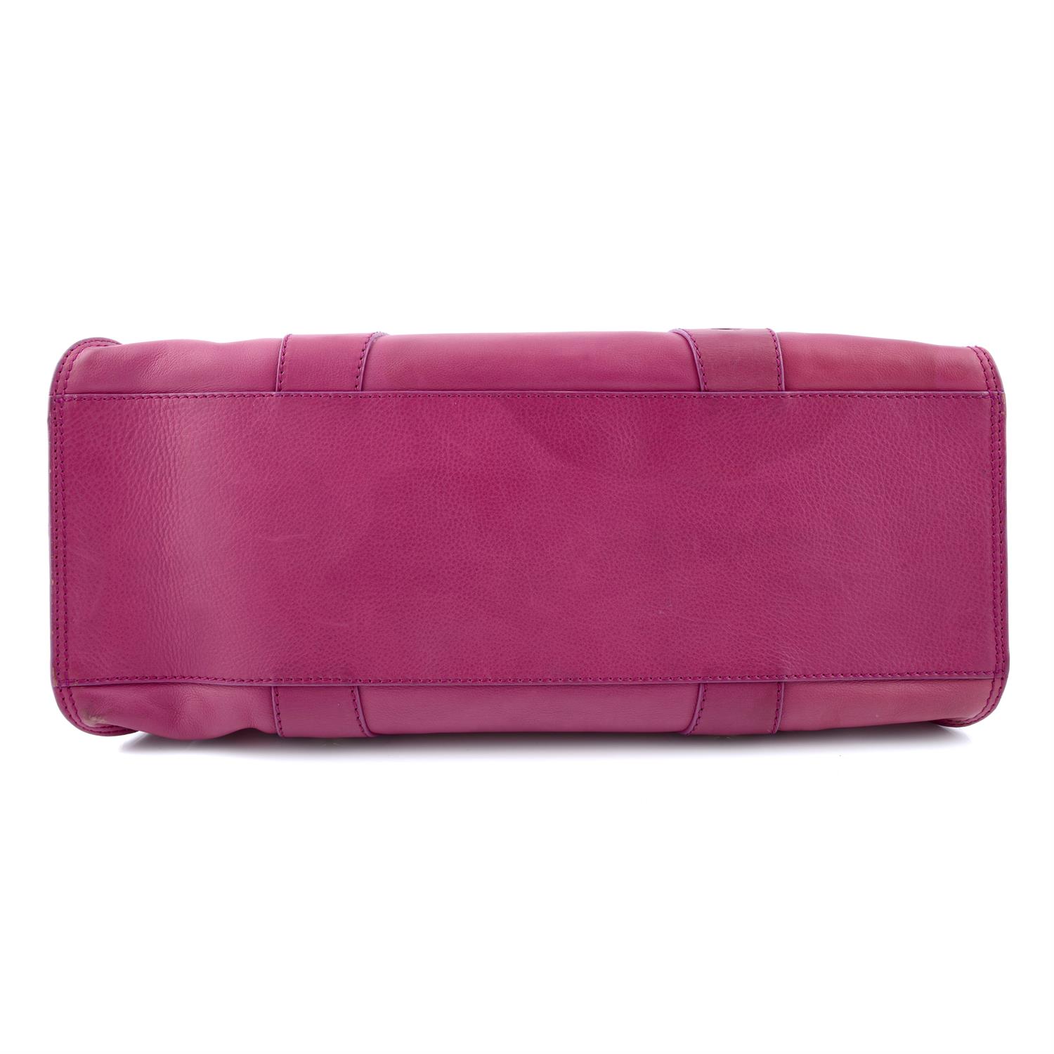 CÉLINE - a fuchsia leather handbag. - Image 4 of 5