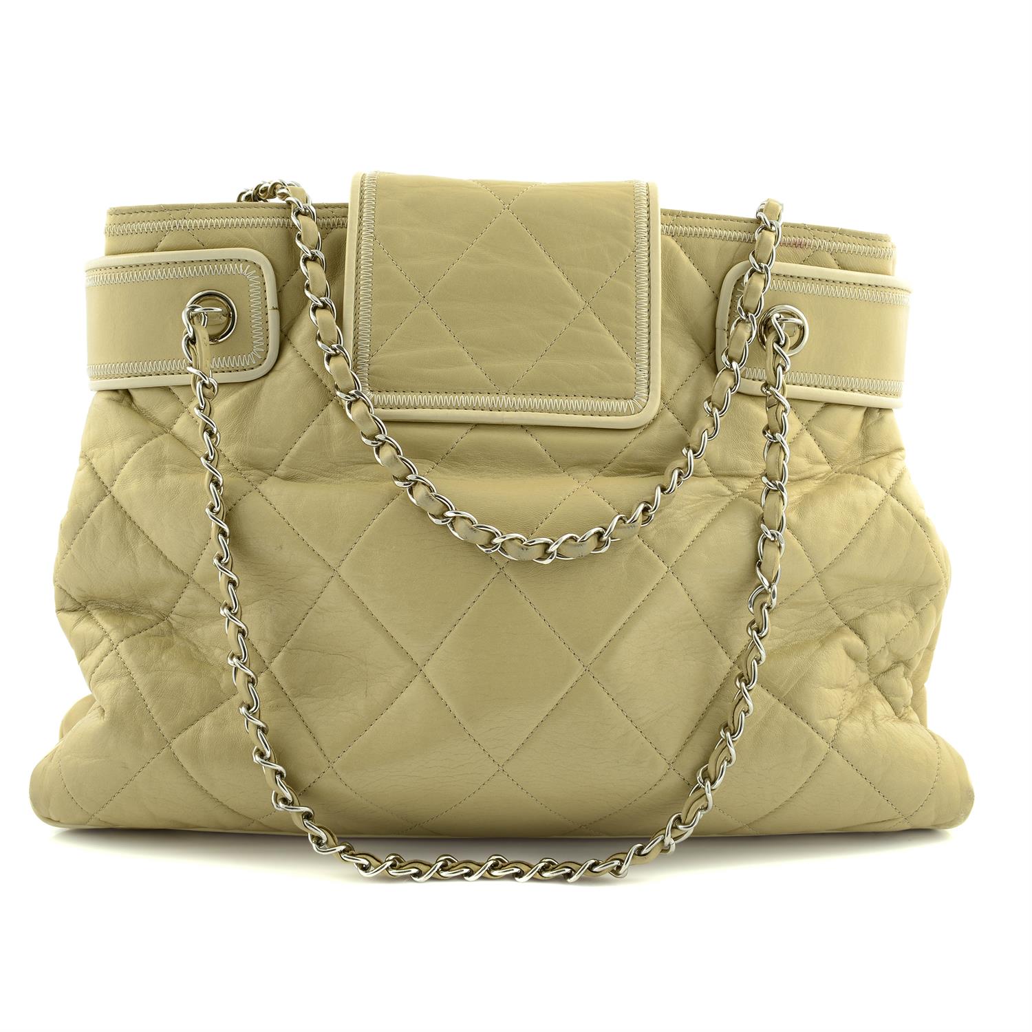 CHANEL - A beige cream shopper handbag - Image 2 of 5