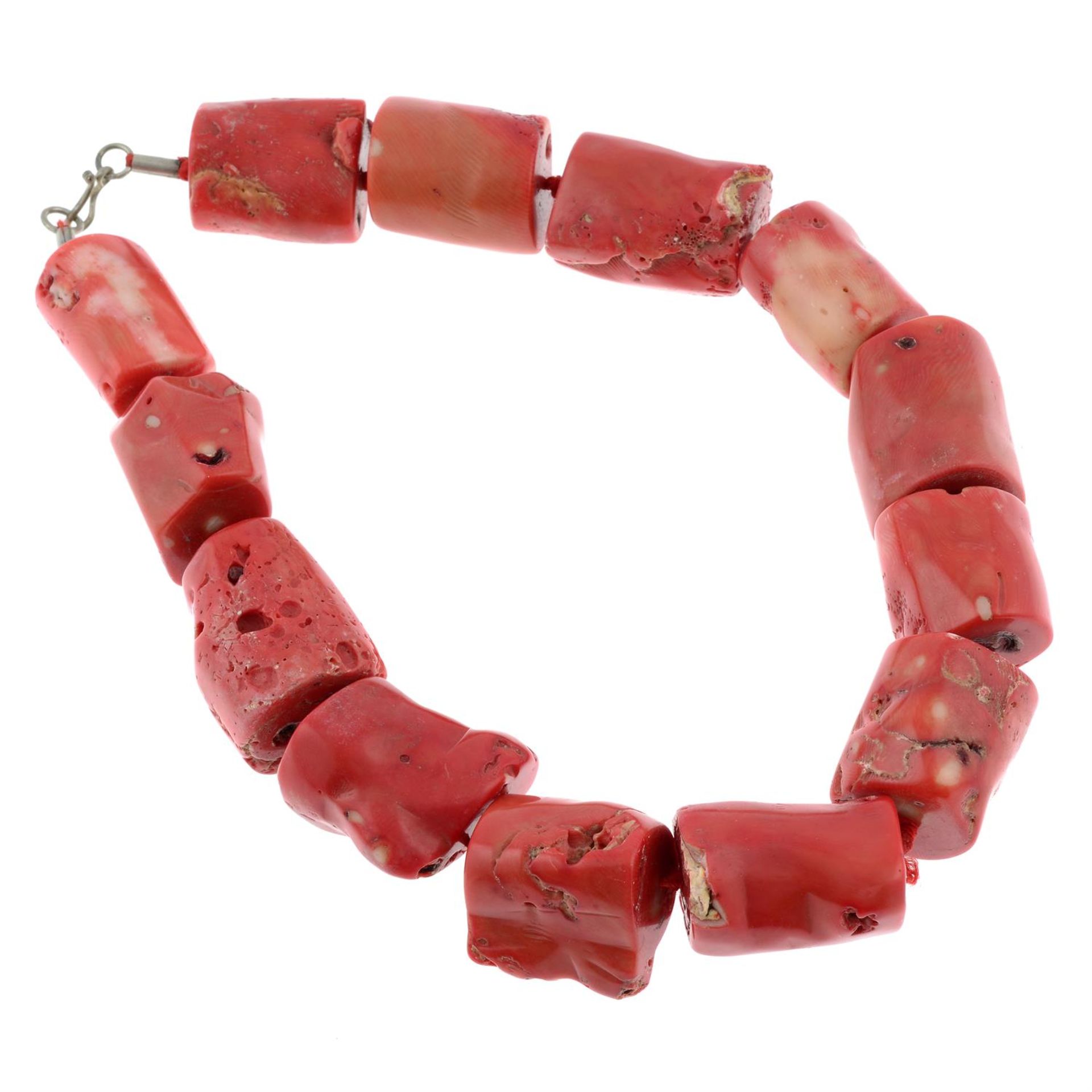 A dyed coral necklace. - Image 2 of 2