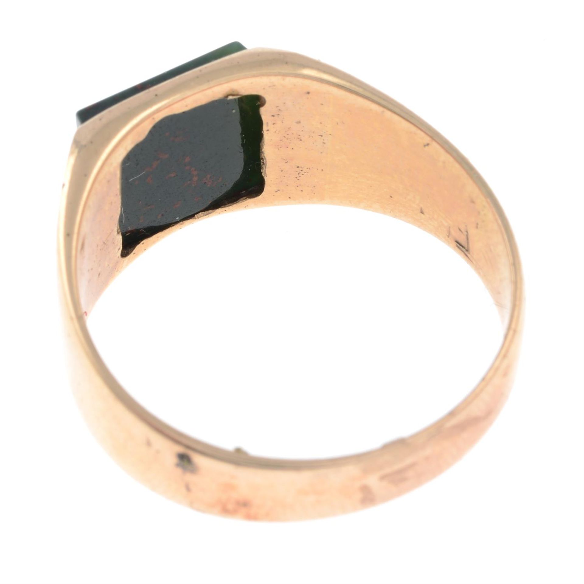 An early to mid 20th century 15ct gold bloodstone signet ring. - Image 2 of 2