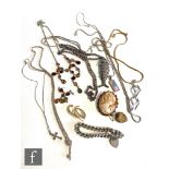 A small parcel lot of silver and costume jewellery items to include curb bracelet, chain cameo