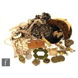 A parcel lot of assorted 19th Century and later costume jewellery and other items to include