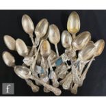 A parcel lot of assorted hallmarked silver King's, Queens, Victoria and other patterned tea spoons