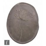 A early 20th Century Kayzersinn Art Nouveau pewter dish with cast poppy decoration, oval mark with
