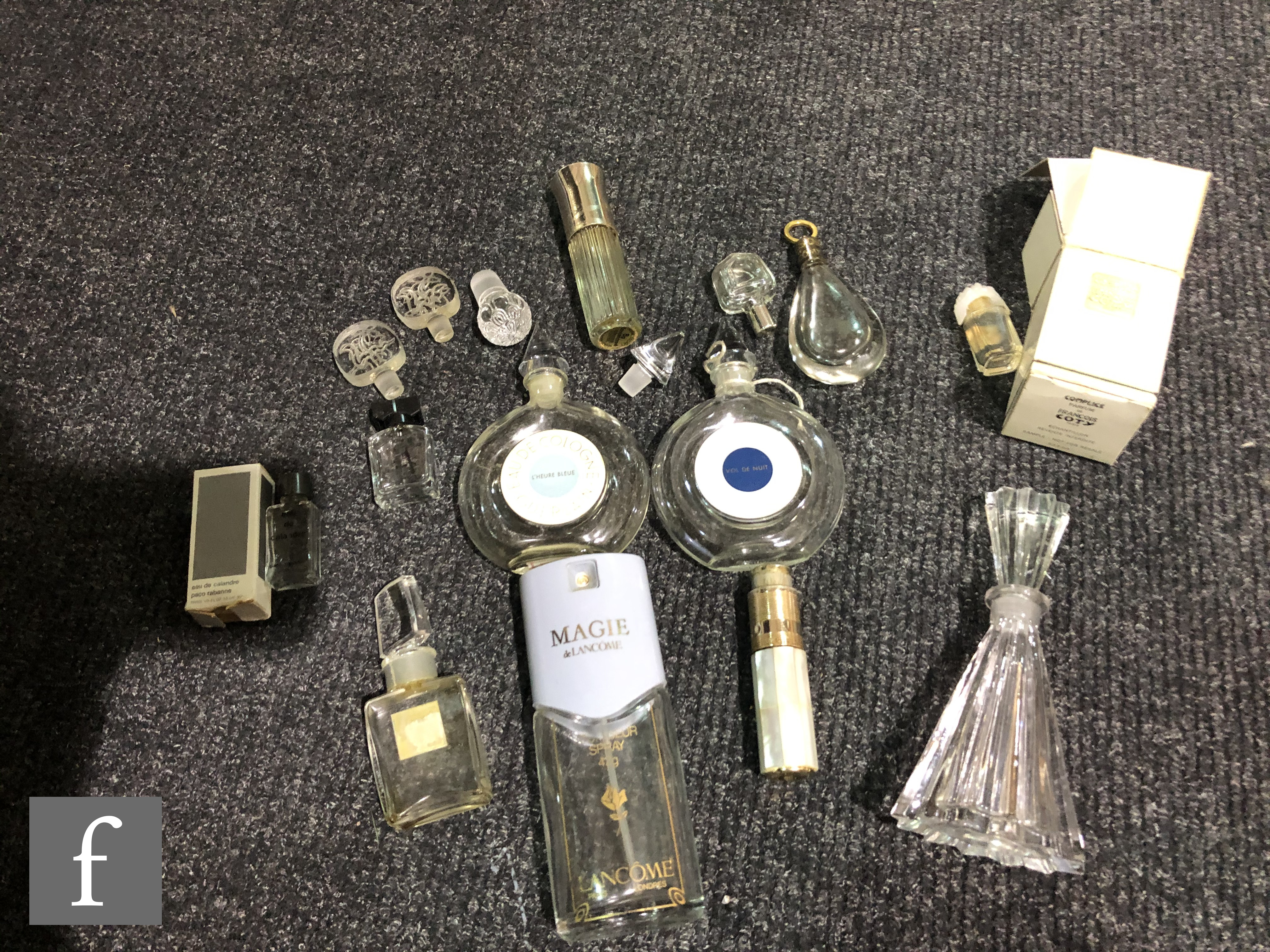 An extensive collection of post 1970s perfume and glass cologne bottles and stoppers, some in - Image 10 of 13