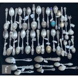 A parcel lot of assorted American silver teaspoons to included World's Fair, New York, Chicago and