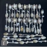 A parcel lot of assorted American silver teaspoons to include table and souvenir examples, total