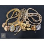 A small parcel lot of assorted 9ct and costume jewellery to include a 9ct brooch and a pair of 9ct