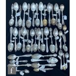 A parcel lot of assorted American silver teaspoons to include table and souvenir examples, all