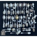 A parcel lot of assorted American silver souvenir teaspoons to include Detroit and Illinois