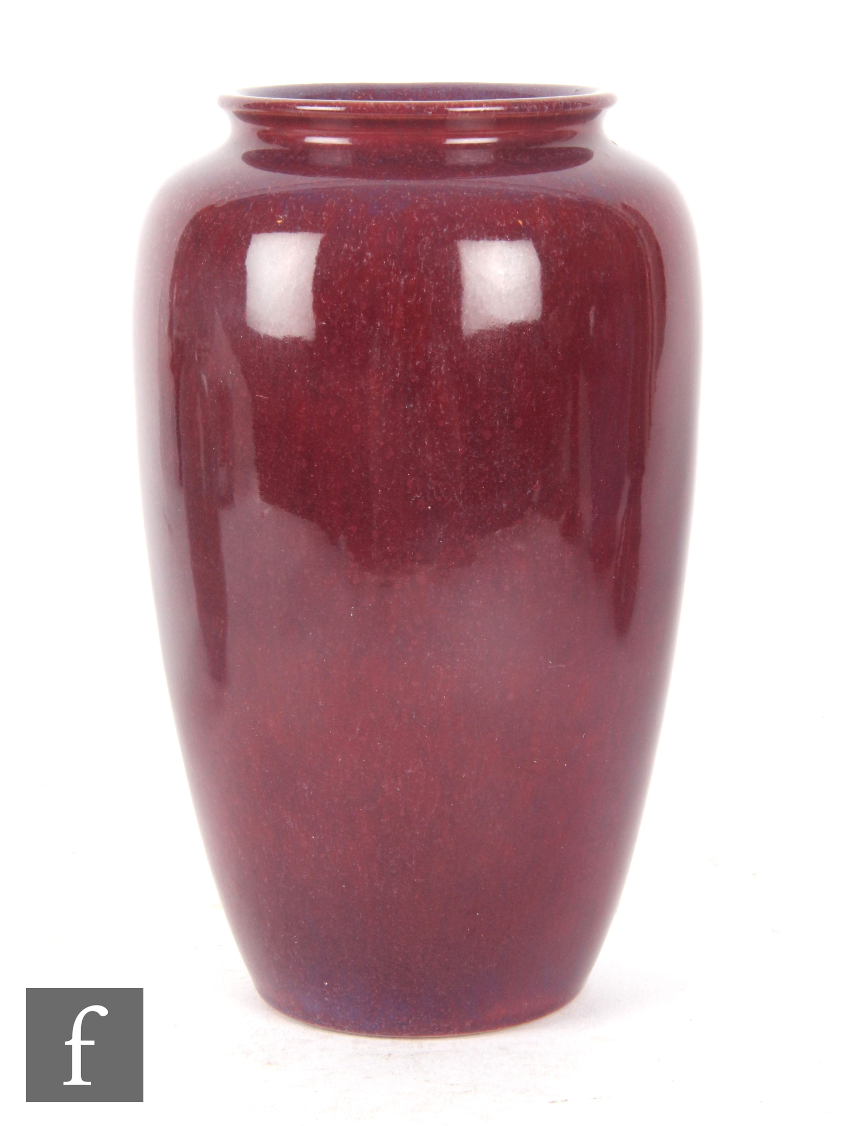 Ashby Potters Guild - An early 20th Century Arts and Crafts vase decorated in an all over deep red - Image 2 of 3