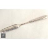 A George III marrow scoop, initialled "C" below a crest, length 23cm, weight 50.5g, York 1817,