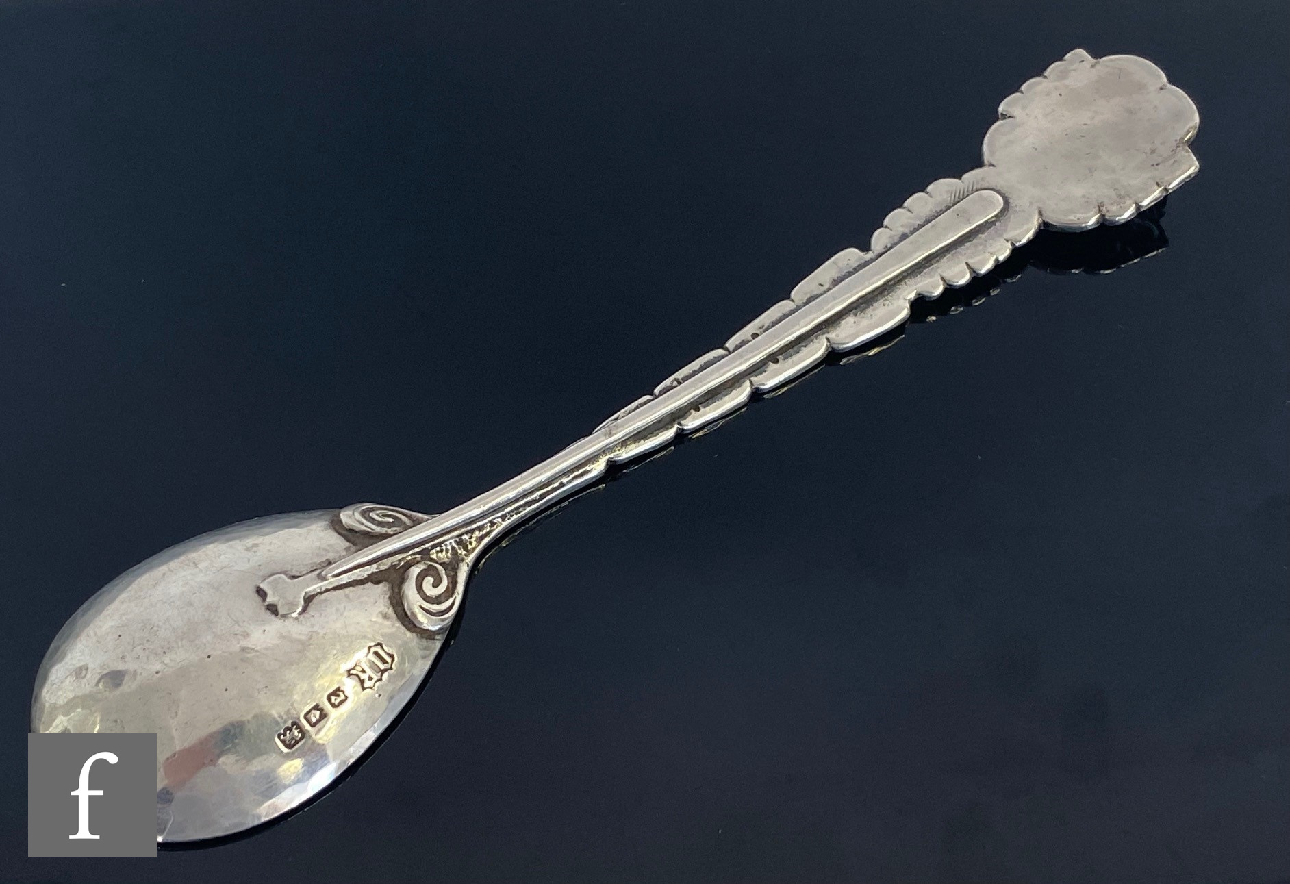 An Arts and Crafts hallmarked silver spoon decorated with berries below stylised leaf details - Image 2 of 3