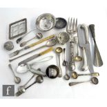 A parcel lot of assorted hallmarked silver items to include spoons, pistol grip knives, rouge