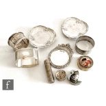 A small parcel lot of assorted silver items to include two pin dished, three napkin rings, three