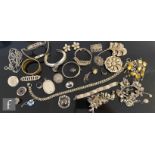 A parcel lot of hallmarked silver and white metal jewellery items to include chains, brooches, two