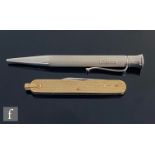 A 9ct hallmarked pen knife with twin steel blade and engine turned decoration, with a similar silver