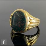 An early 20th Century 14ct signet ring set with a single oval bloodstone to reeded shoulders and