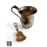 A modern hallmarked silver gilt caddy spoon decorated with fruiting vine details to bowl and pierced