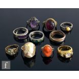 Ten assorted rings to include a 9ct Russian wedding ring, a cameo example, silver and paste set