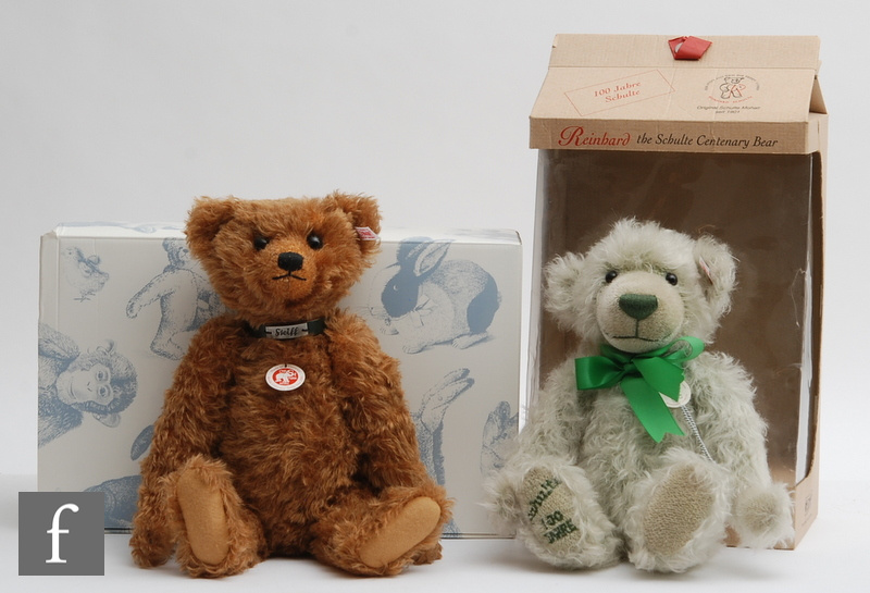 Two Steiff teddy bears, 995699 Reinhard The Schulte Centenary Bear, pale green mohair, height