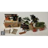 A collection of assorted Britains items and accessories, to include 9705 25 Pounder Gun Howitzer