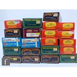 A collection of OO gauge model railway items by Hornby, Mainline, Airfix and Replica, comprising