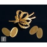 A 1960s 9ct hallmarked stylised leaf brooch in a matt finish, weight 6g, length 5cm, London 1967,