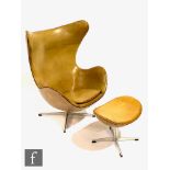 Arne Jacobsen - Fritz Hansen - An original mid 20th Century swivel Egg Chair and matching ottoman