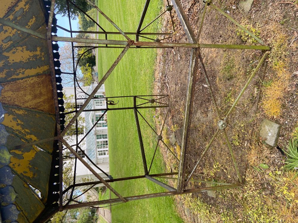 An attractive hexagonal shaped wrought iron Garden Gazebo, with galvanised domed roof, some - Bild 15 aus 24