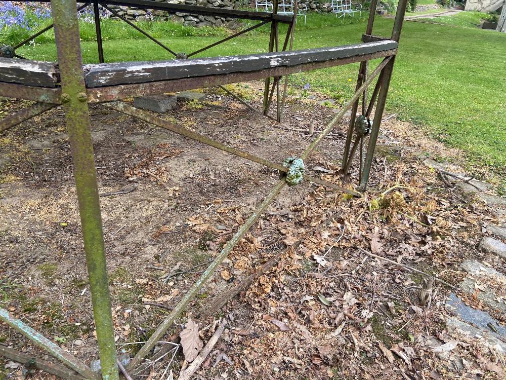 An attractive hexagonal shaped wrought iron Garden Gazebo, with galvanised domed roof, some - Bild 22 aus 24