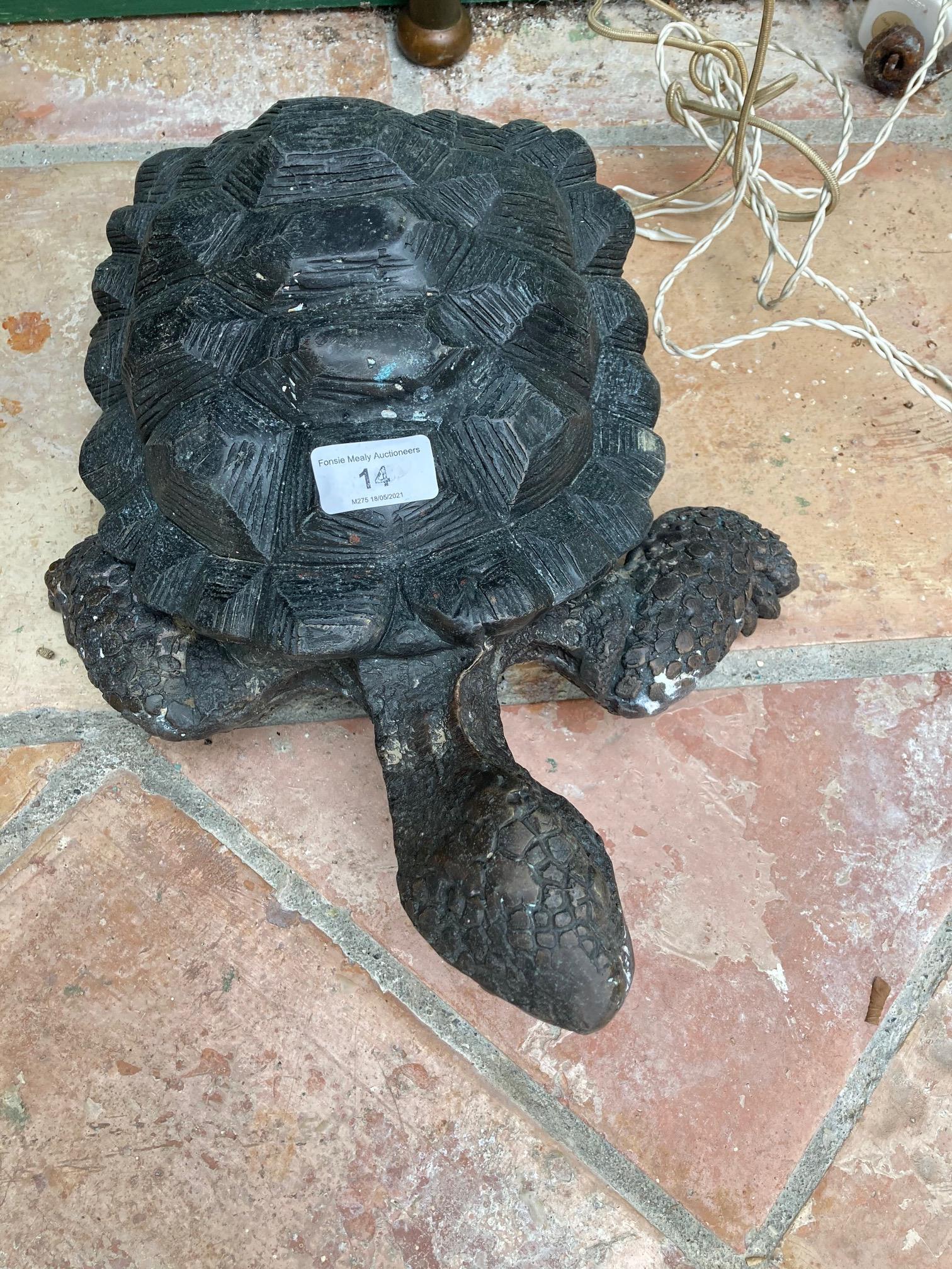 A good set of 4 heavy cast bronze Fountain or Garden Pond Ornaments, each modelled as a crawling - Bild 3 aus 7