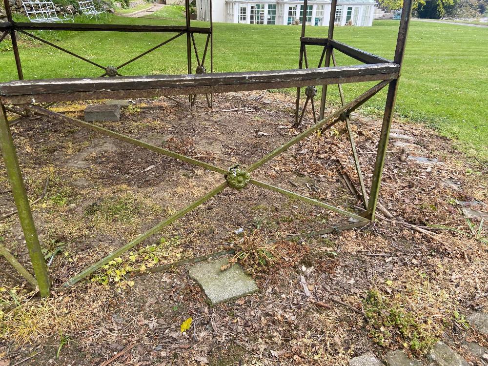 An attractive hexagonal shaped wrought iron Garden Gazebo, with galvanised domed roof, some - Bild 20 aus 24