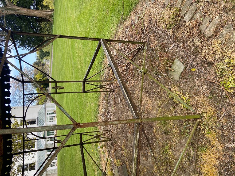 An attractive hexagonal shaped wrought iron Garden Gazebo, with galvanised domed roof, some - Bild 16 aus 24