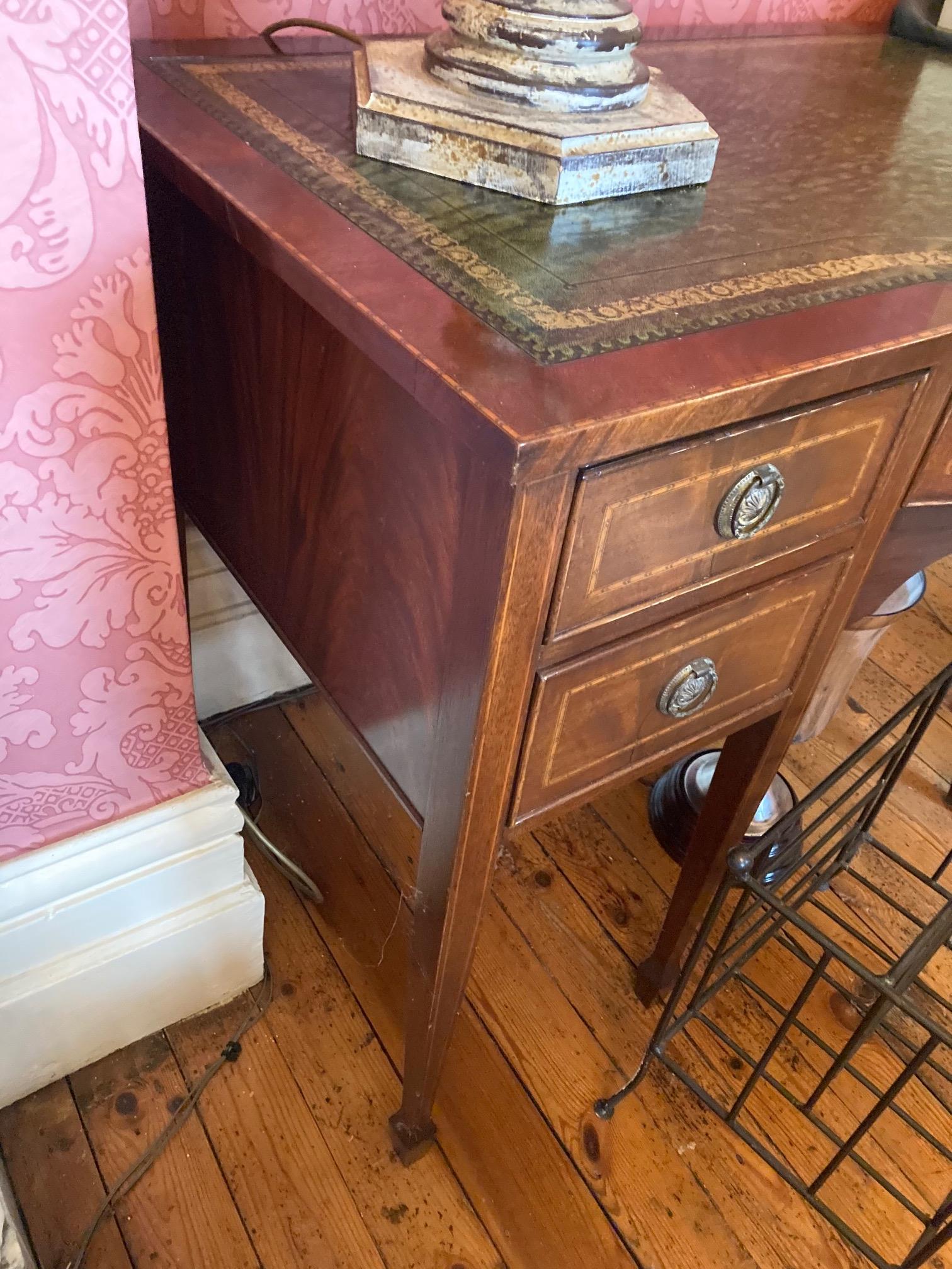 An attractive Edwardian bow fronted inlaid mahogany Ladies kneehole Writing Table, with green tooled - Image 2 of 4