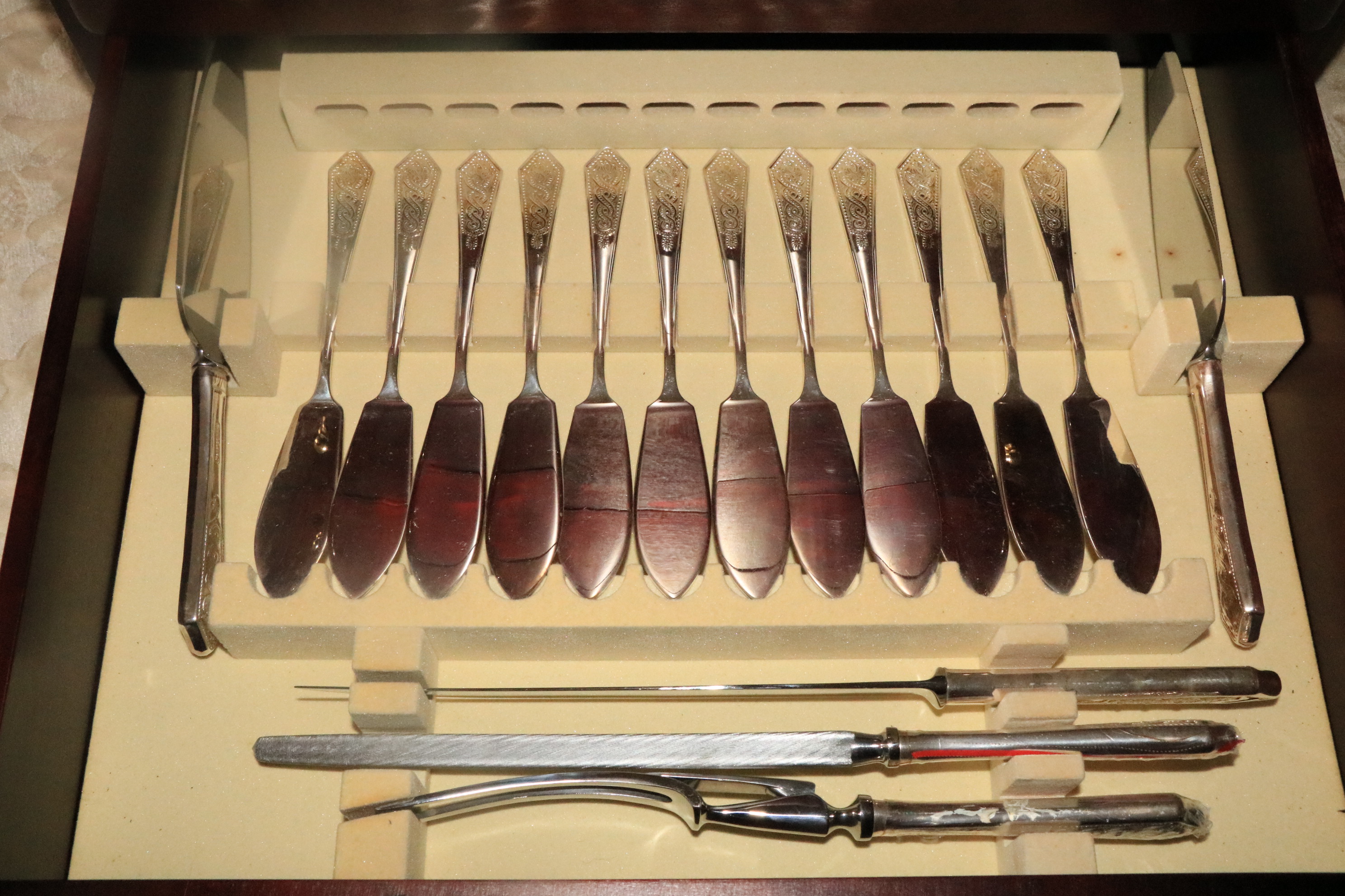 An important large Newbridge sterling silver Canteen of Cutlery, 12 place setting, approx. 146 - Image 6 of 7