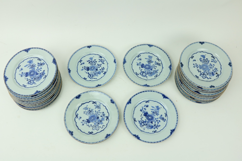 A very good set of 28 Chinese blue and white Plates,ÿ 18th Century, each decorated with flowers