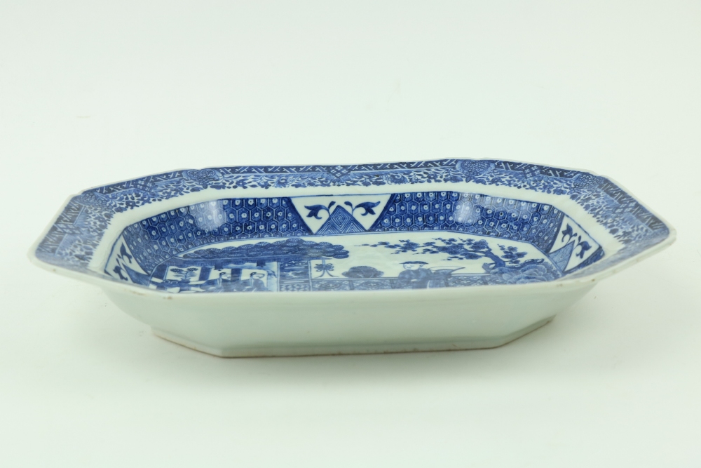 A fine quality blue and white Chinese Xiangshiÿperiod porcelain Serving Dish, of rectangular form - Image 2 of 4