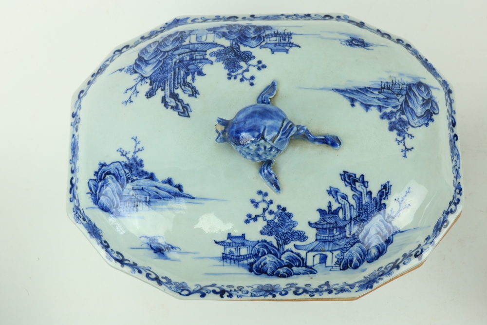 A Chinese blue and white Nankin Tureen and Cover, decorated with lake scene, with pomegranate finial - Image 3 of 6