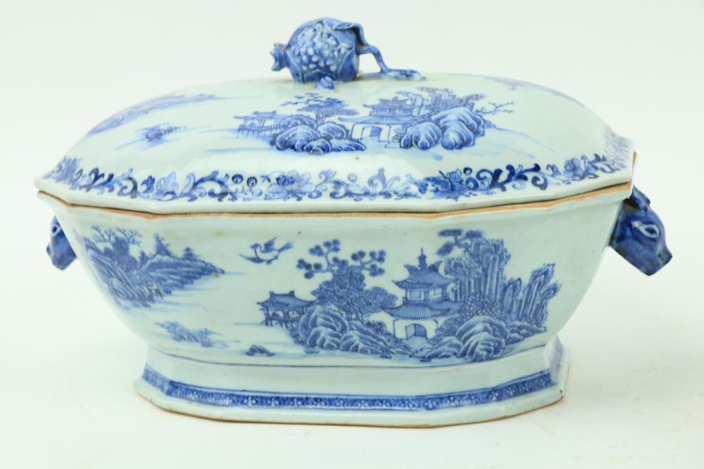 A Chinese blue and white Nankin Tureen and Cover, decorated with lake scene, with pomegranate finial - Image 4 of 6