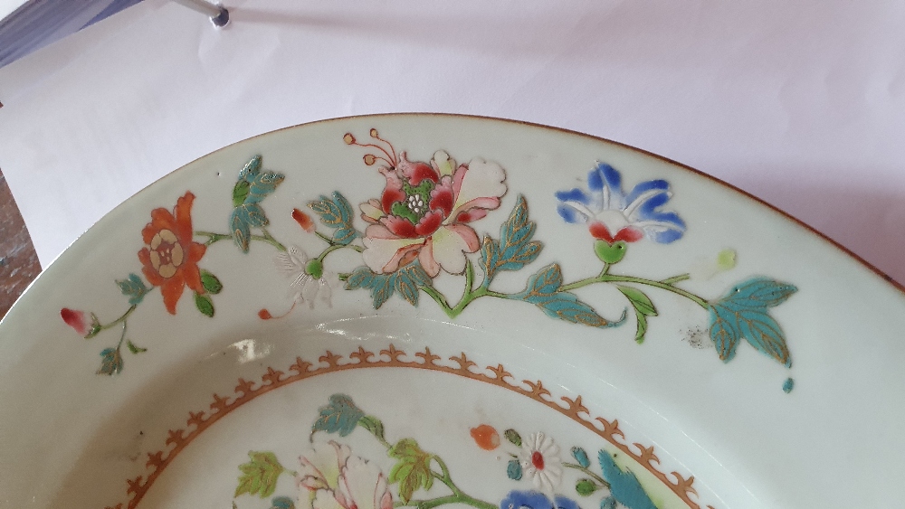 An 18th Century Chinese Famille Rose Platter, decorated with colourful flowers, with fleur de lys - Image 3 of 7