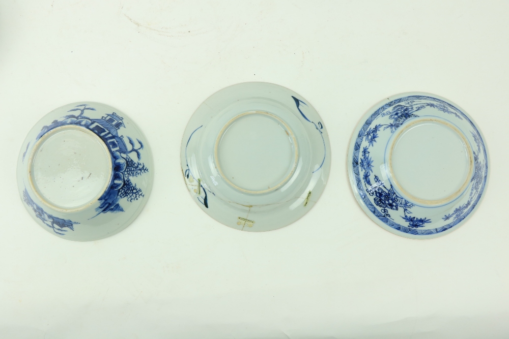 A collection of 16 similar blue and white Chinese Xiangshi period Bowls, of variant designs, - Image 3 of 4