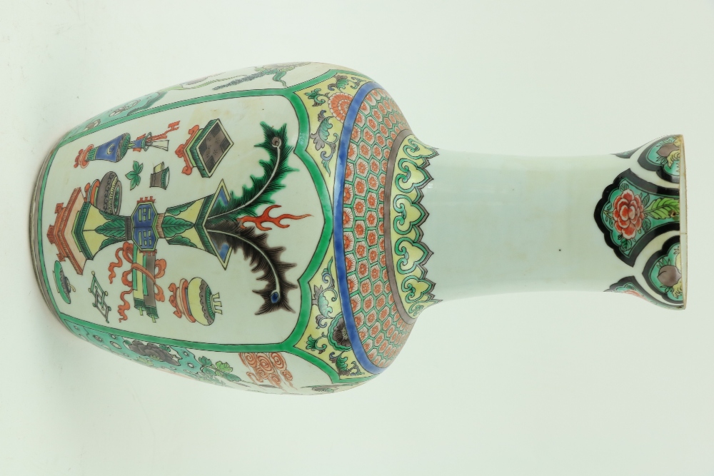 A pair of Chinese Famille Verte "Garlic Head" Vases,ÿKangxi (1662 - 1722), each with ovoid body - Image 5 of 6